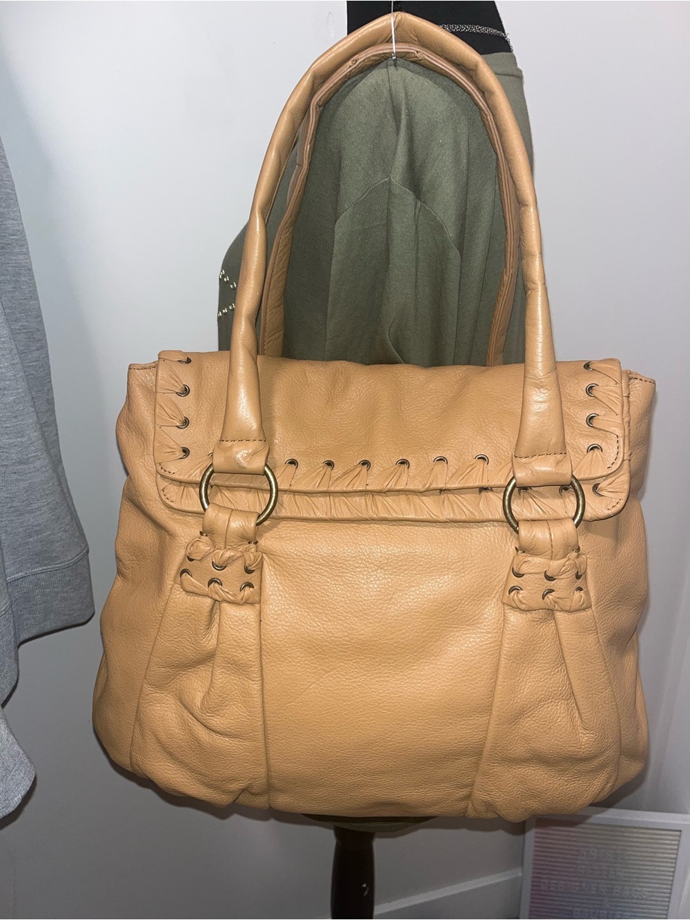 Rare! Isabella Fiore Tan Leather Tote Handbag - Shoulder Bag